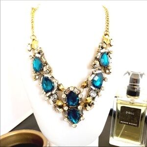 BLUE STATEMENT CRYSTAL NECKLACE